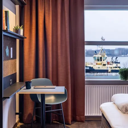 Pier 5 4*