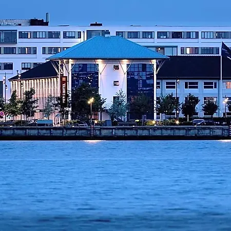 Pier 5 4*