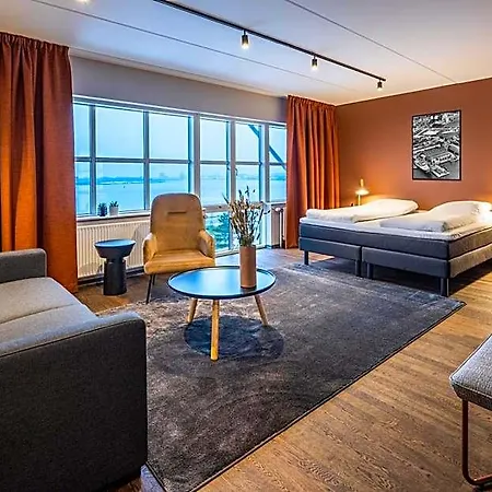 Pier 5 4*